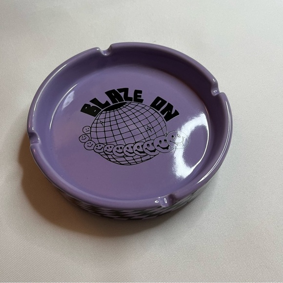Urban Outfitters Blaze Day Disco Ball Smiley Face Retro Checkerboard Ashtray NWT - Picture 4 of 16